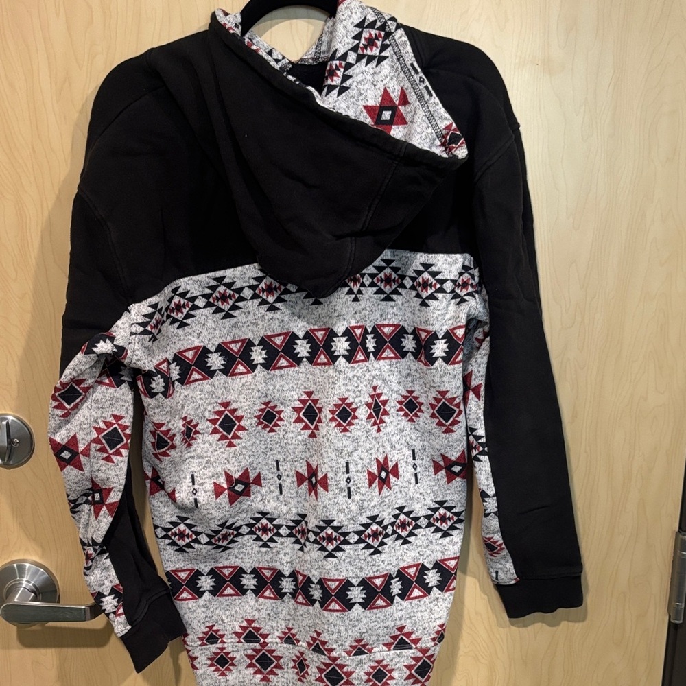 Stylish Black and Red Patterned Men's Sweater - Picture 2 of 2